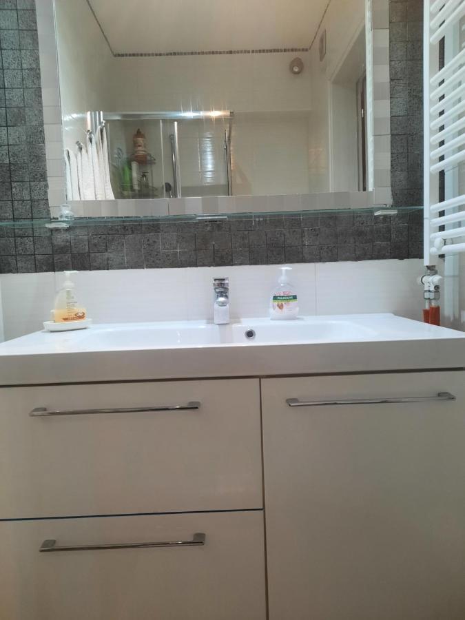 One Bedroom Apartment New With Large Living Room Atina Dış mekan fotoğraf